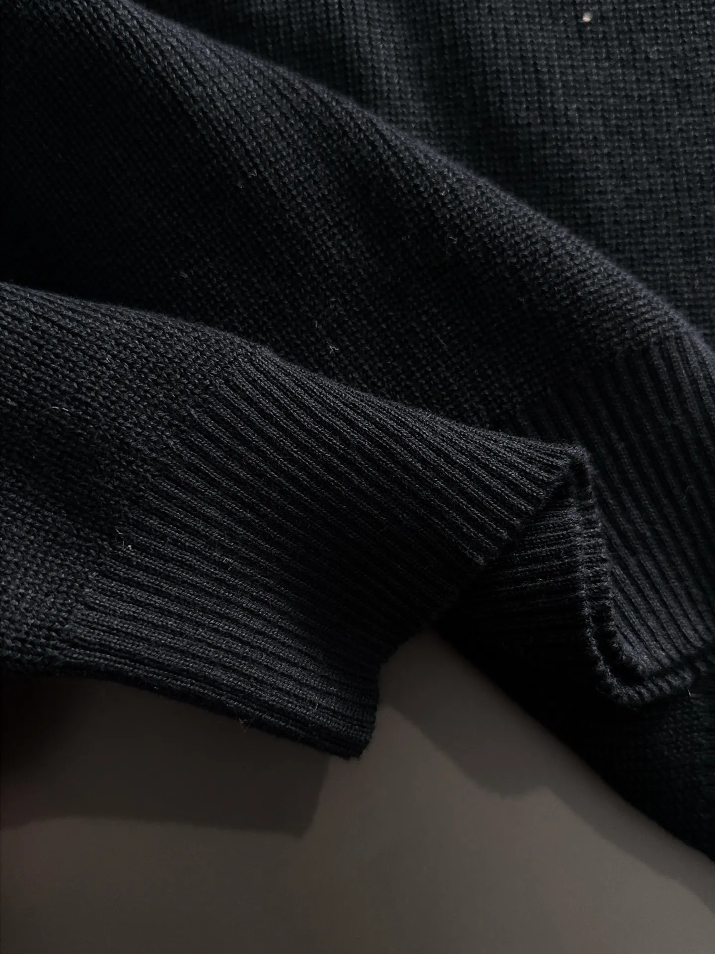 Next day shipment LP high quality Loro Piana 26ss New Arrival men's short-sleeved T-shirt Made of combed cotton yarn knitted cotton fabric, no pressure when entering and exiting the counter Exclusive control of raw materials It feels substantial when weighed, and the upper body is more textured than ordinary T-shirts. This texture can cope with the weather easily and is suitable for both hot and cold! Loose fit design, looks noble. The only correct version is available Size: M to XXXL